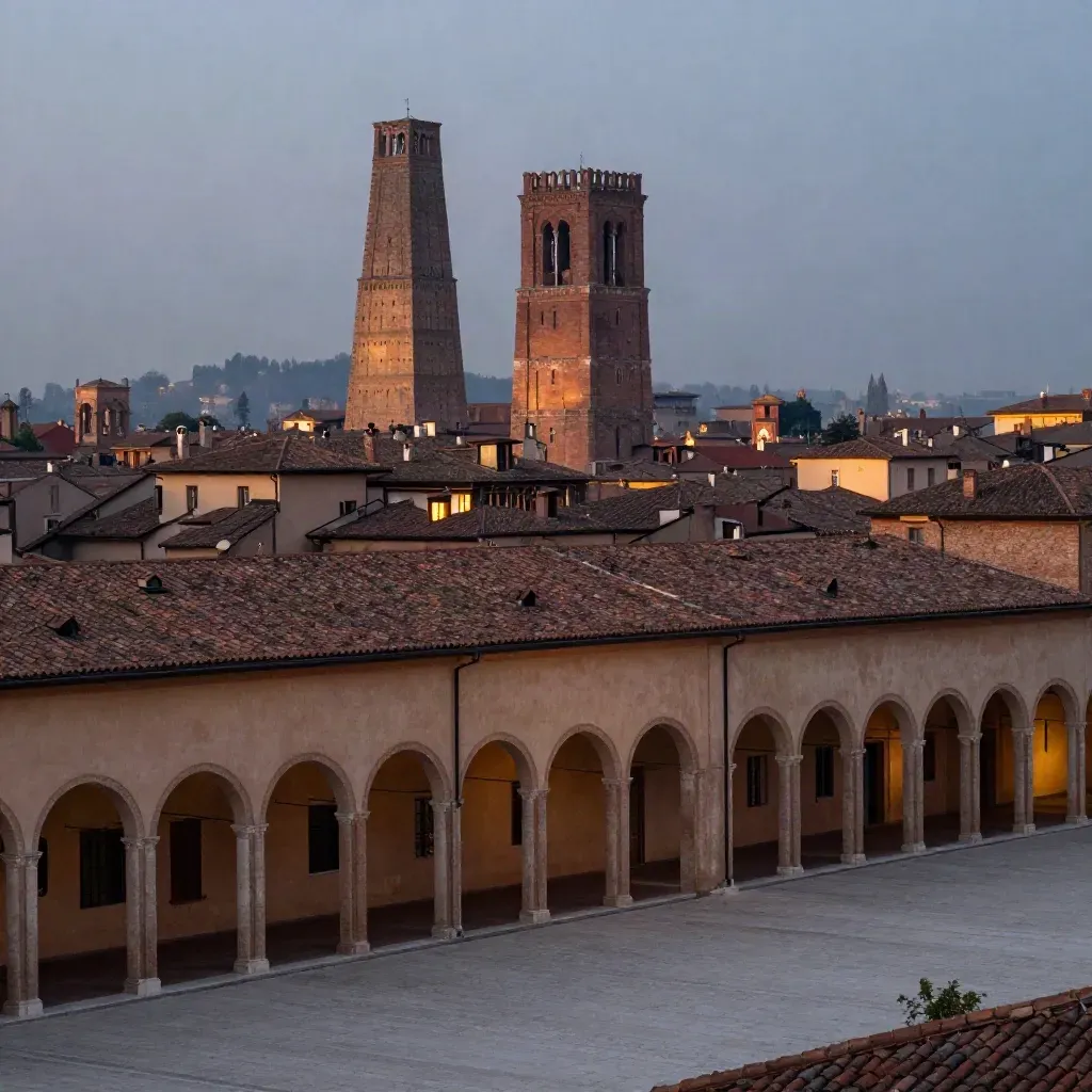 Arcate di Bologna e Due Torri al crepuscolo, con tetti in cotto e piazza in penombra.